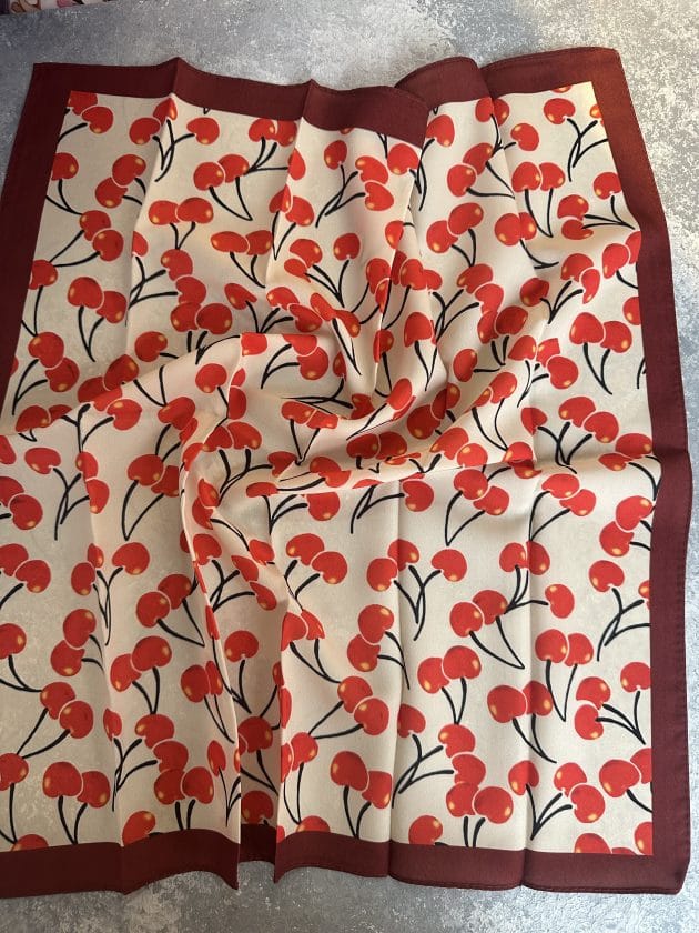 50*50 KİRAZLI BANDANA FULAR